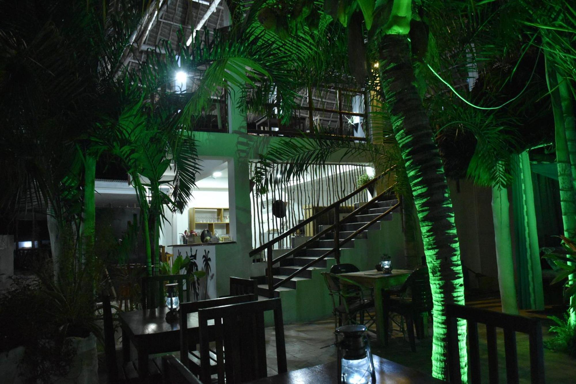 Cezere The Palm Hotel Paje Buitenkant foto