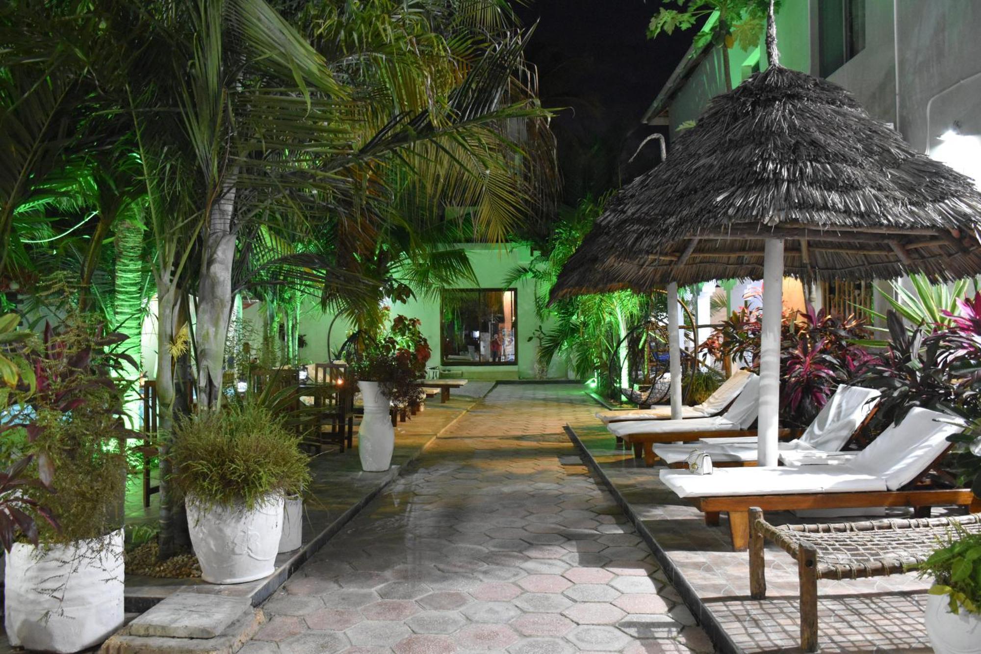 Cezere The Palm Hotel Paje Buitenkant foto